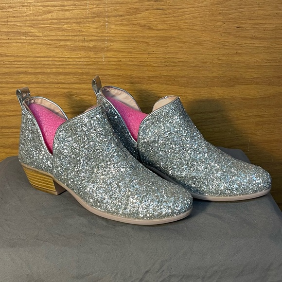 NIB MKS Silver Glitter Ankle Boots Size 10 – Style ALE 9 - Picture 1 of 9